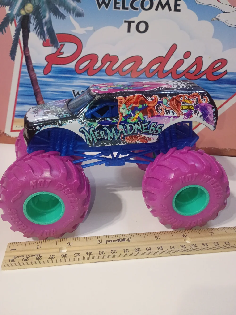 Hot Wheels Monster Jam Mermadness Mermaid Monster Truck 1/24 Scale